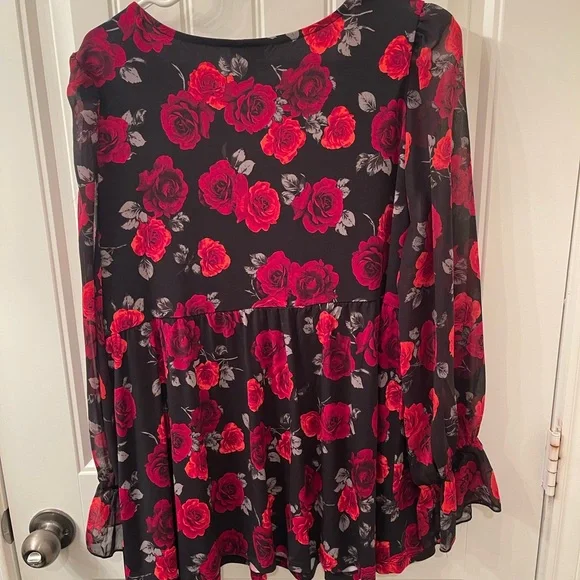Torrid Floral V-Neck Chiffon Blouse - Red and Black - size 1 (14/16) - Picture 6 of 12